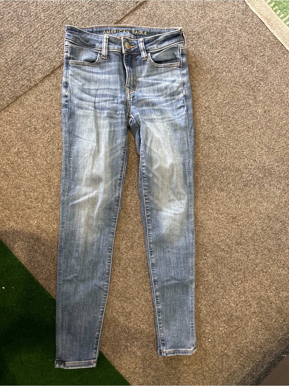 American Eagle Outfitters Faded Light Blue Women’s Skinny Jeans